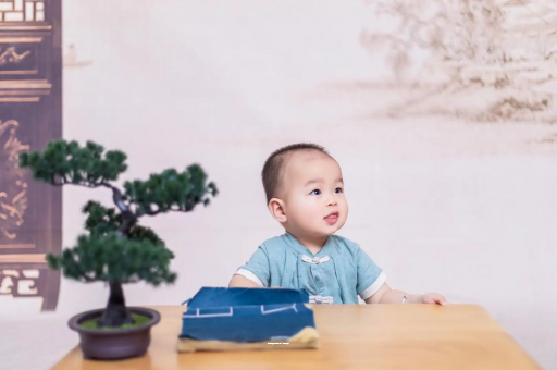 玉树宝宝喊肚子疼怎么回事